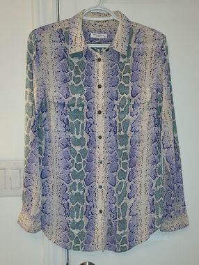 Equipment Femme 100% Silk Cream Blouse with Blue & Brown Snake Print Size Small